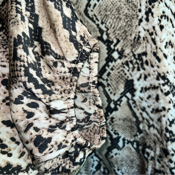Oddy Oversized Snake Print Blouse - Picture 4 of 6